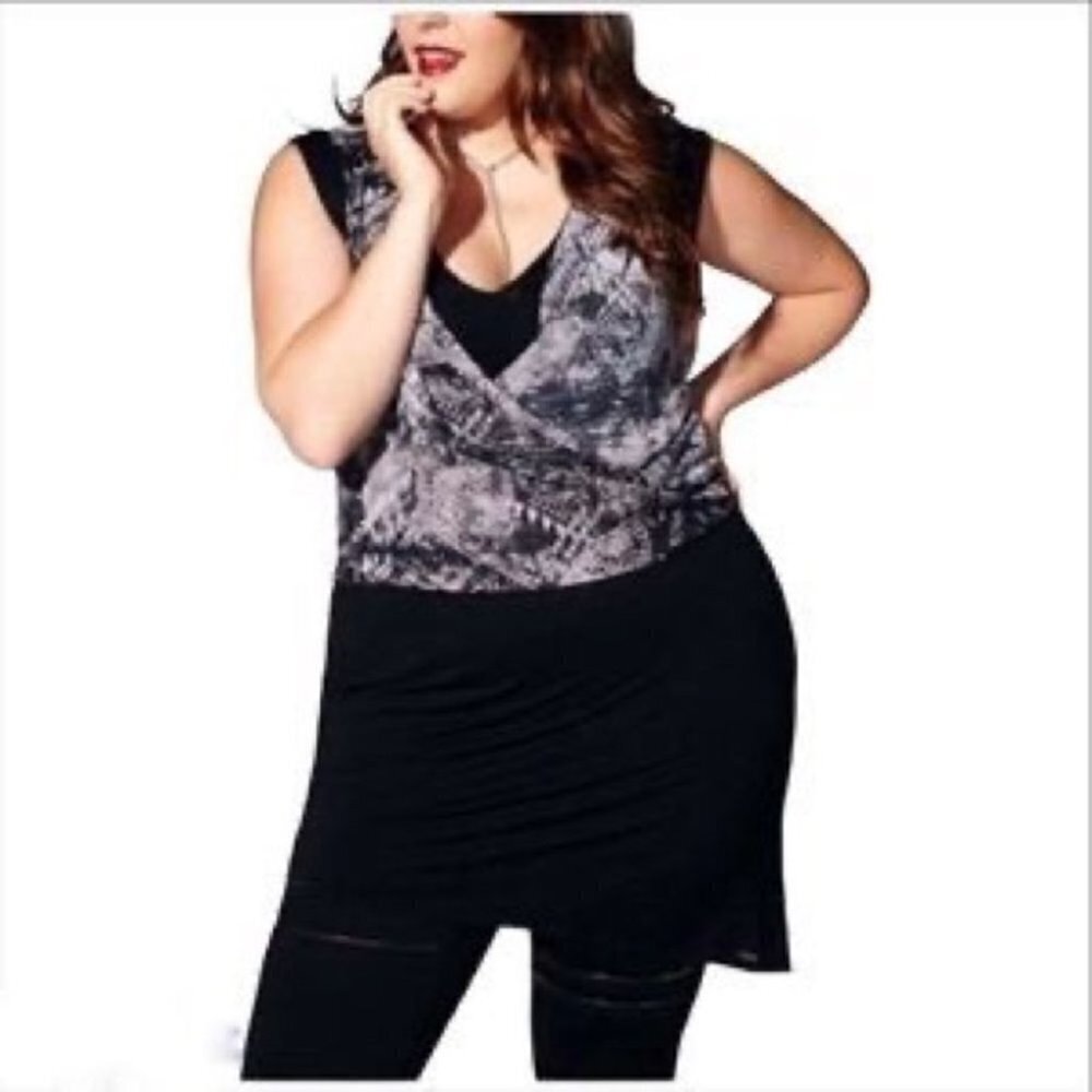 PENNINGTON’S MBLM Black & Grey Asymmetrical Top Size 4